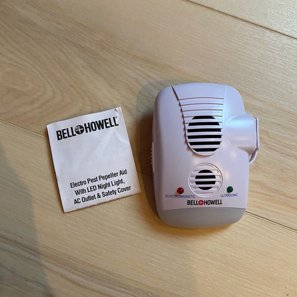 Bell + Howell Electromagnetic and Ultrasonic Pest Repeller with AC Outlet